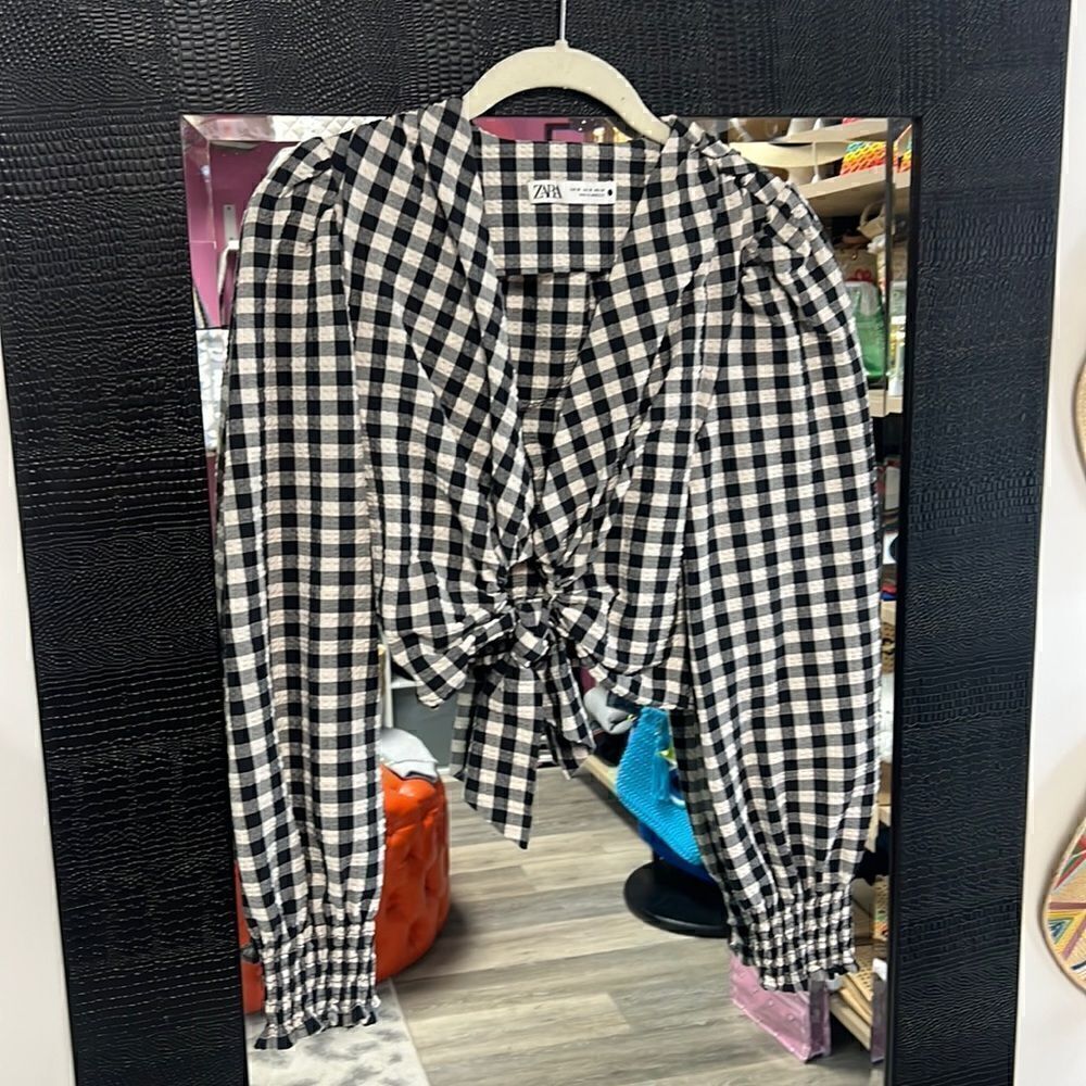 Zara Checkered Black and White Top - Size Small - Tie Front - Scrunched Wrists